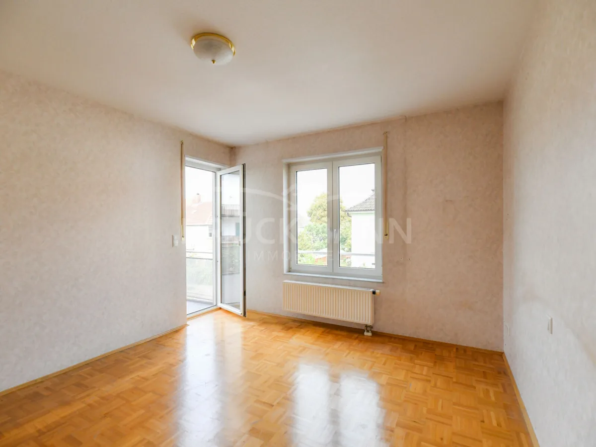Schlafzimmer mit Balkonzugang