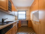 Küche - Freiraum genießen: Bungalow mit großzügigem Garten, Koiteich & Doppelgarage