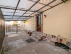Hauseingang mit Carport - 4 Schlafzimmer, wenig Kompromisse: Stadthaus aus der Gründerzeit inmitten von Grünstadt!