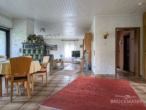 Wohnzimmer - Grün & zentral: Freistehendes Einfamilienhaus mit großem Garten und kurzen Fußwegen zum Alltag
