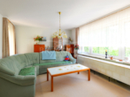 Wohnzimmer mit Zugang zur Loggia