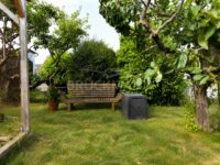 Sitzplatz im Vorgarten