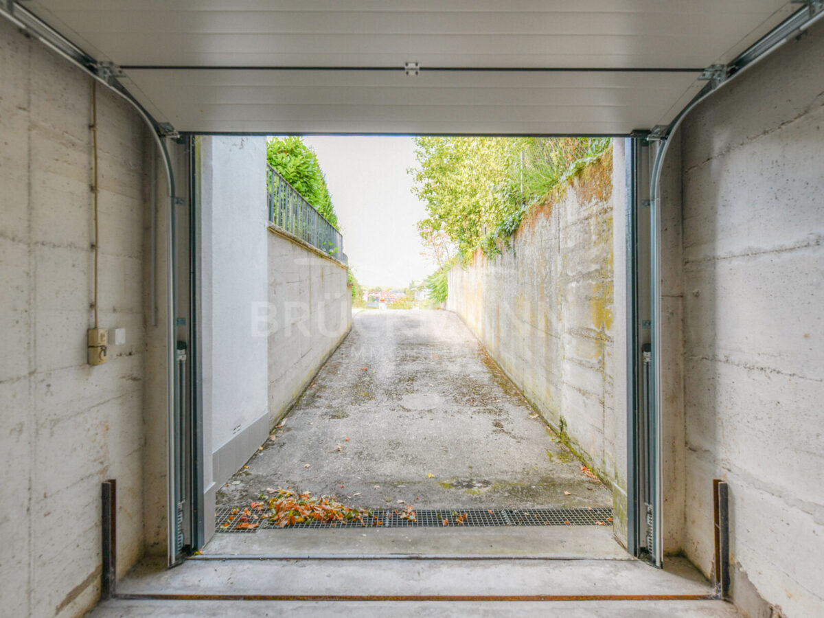 Einfahrt zur Garage