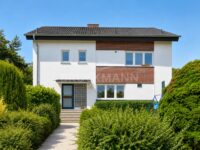 Hausansicht und Vorgarten