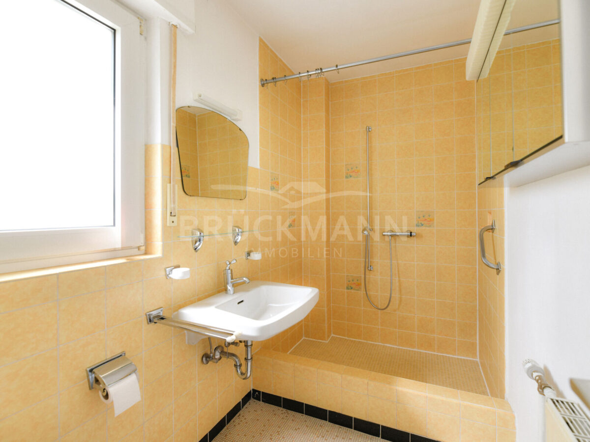 Badezimmer (EG)