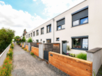 Hausansicht von Gehweg