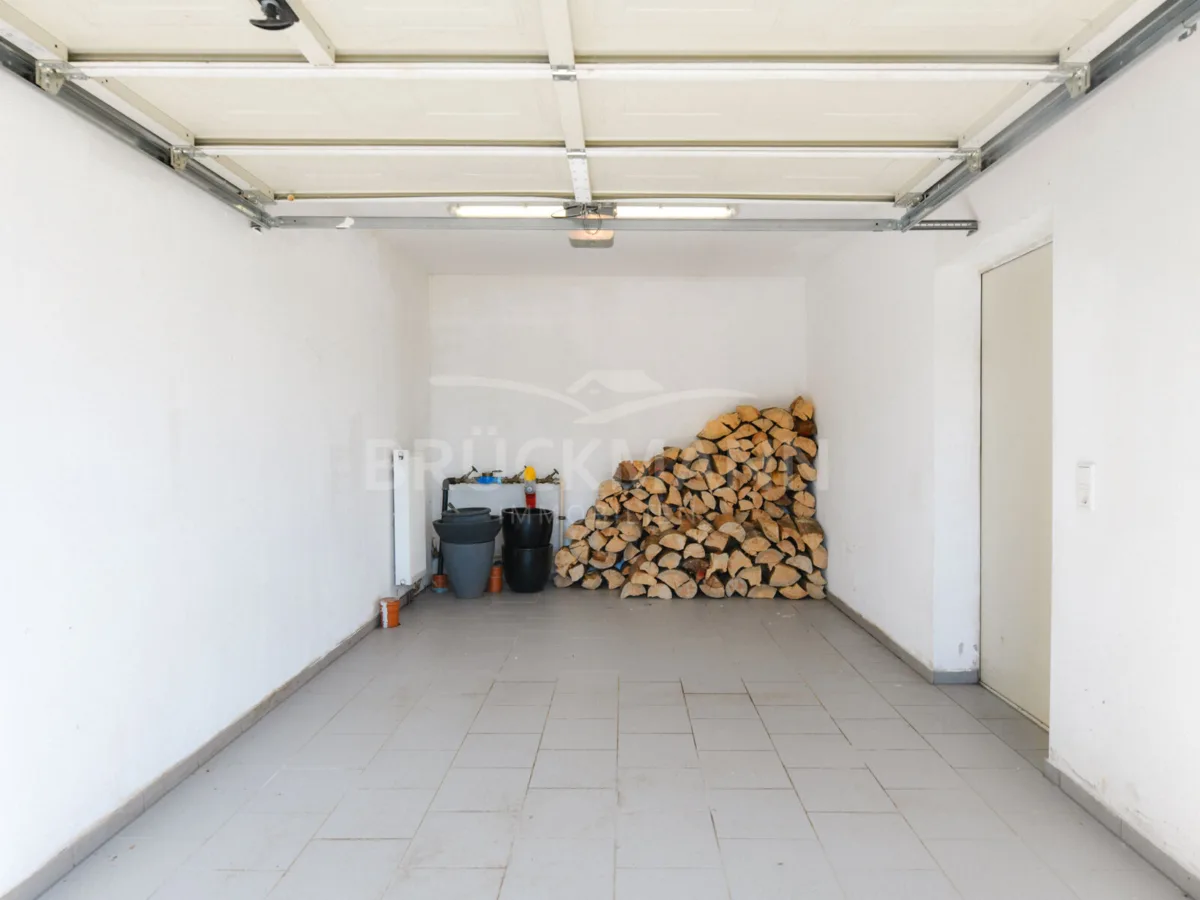 Garage (UG)
