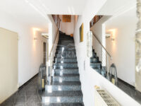 Treppe zum Wohnbereich im EG