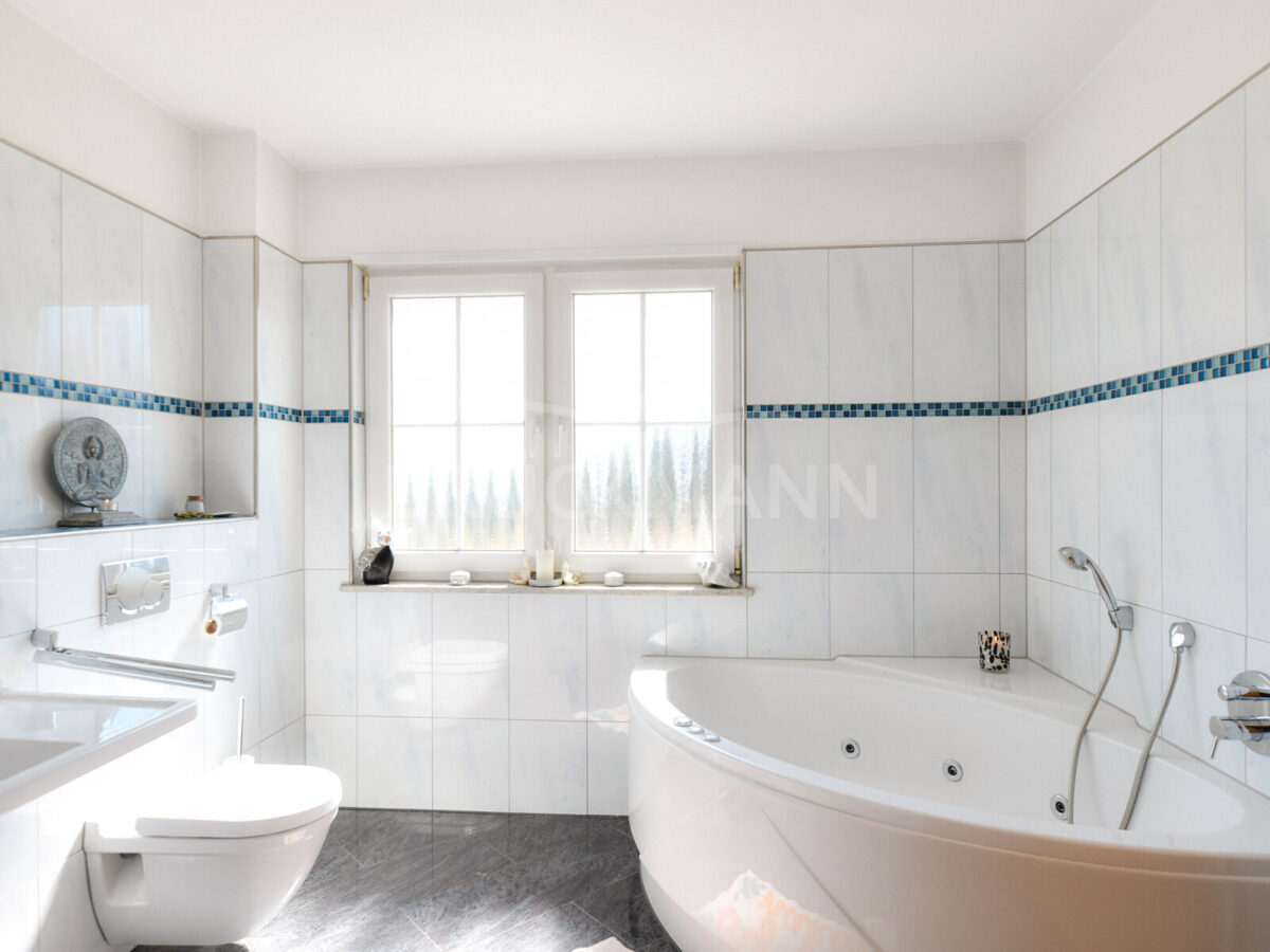 Tageslicht-Bad 2 mit Wanne (OG)