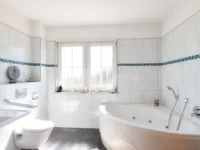 Tageslicht-Bad 2 mit Wanne (OG)