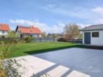Blick in den Garten - Hochwertig, energieeffizient, familienfreundlich: Ihr neues, modernes Zuhause in der Bitz!