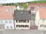 Luft-Perspektive - Wohnhaus mit 4 Parteien-Hof und Weindorf-Atmosphäre