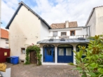Eingang zum Haus über Innenhof - Wohnhaus mit 4 Parteien-Hof und Weindorf-Atmosphäre