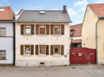 Hausansicht Straße - Wohnhaus mit 4 Parteien-Hof und Weindorf-Atmosphäre