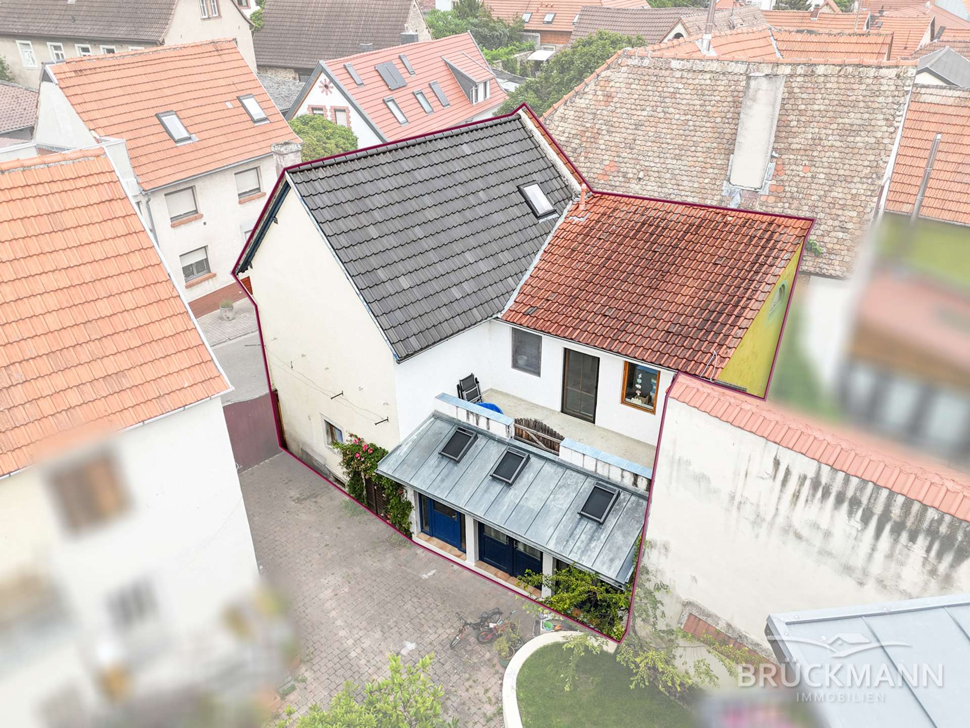 Wohnhaus mit 4 Parteien-Hof und Weindorf-Atmosphäre, 67278 Bockenheim an der Weinstraße, Einfamilienhaus