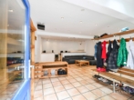 Diele / Garderobe - Wohnhaus mit 4 Parteien-Hof und Weindorf-Atmosphäre