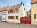 Hausansicht Straße - Wohnhaus mit 4 Parteien-Hof und Weindorf-Atmosphäre