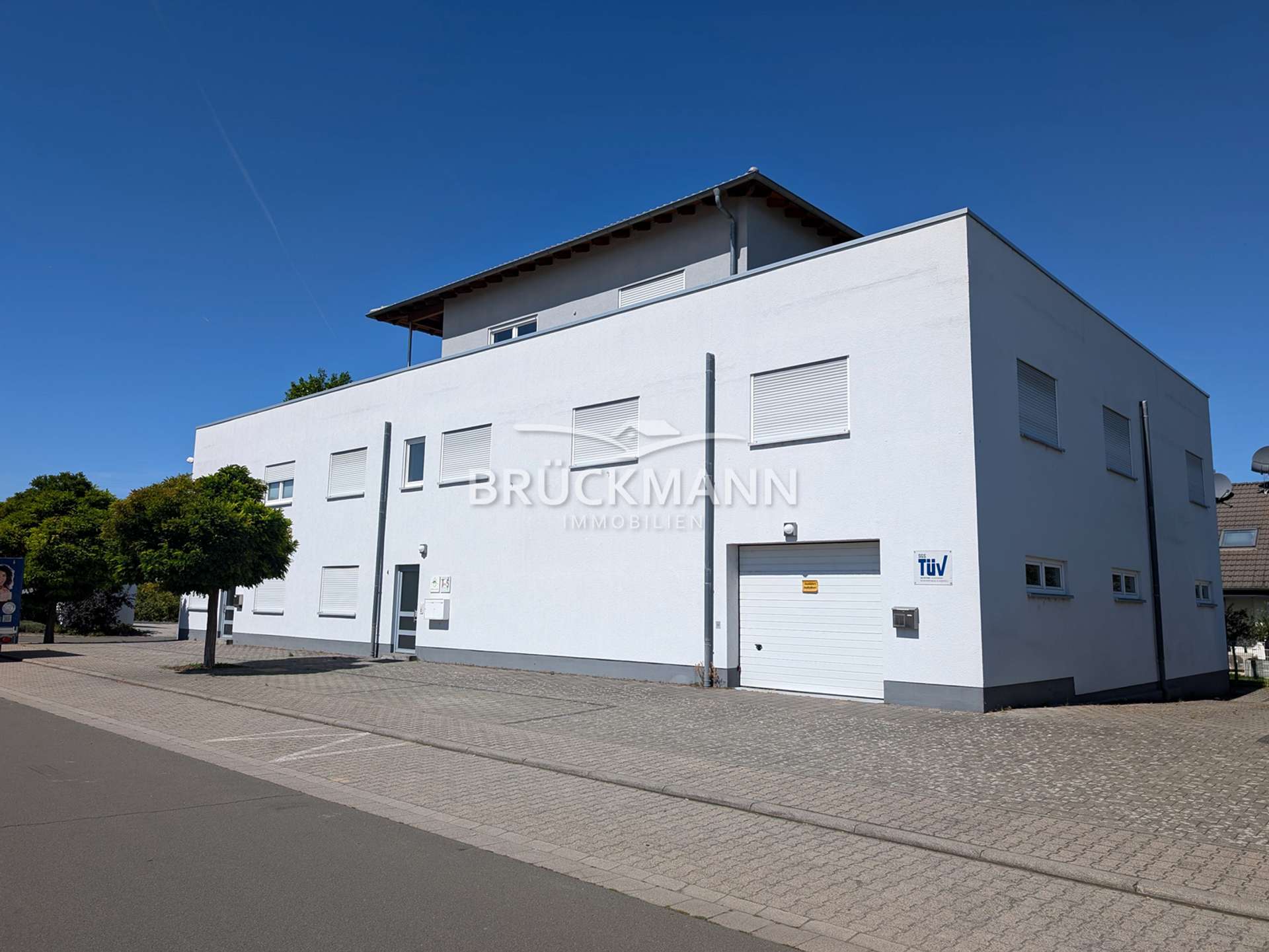 Lichtdurchfluteter Büro-/Praxis-/Verkaufsraum mit kleinem Lager & Garage, 67269 Grünstadt, Bürofläche