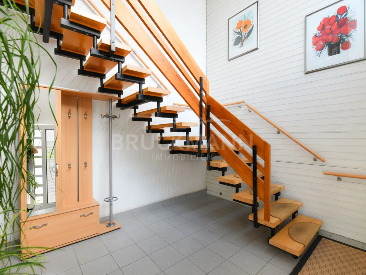 Aufgang Wohnung 2 (EG)