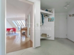Eingang (rechts) & Garderobe - Stadtnahe Ruhe: Luftige 3-Zimmer-Maisonette mit Blick zum Haardtrand