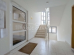 Hauseingang - Stadtnahe Ruhe: Luftige 3-Zimmer-Maisonette mit Blick zum Haardtrand