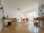 helles Wohnzimmer... - Stadtnahe Ruhe: Luftige 3-Zimmer-Maisonette mit Blick zum Haardtrand